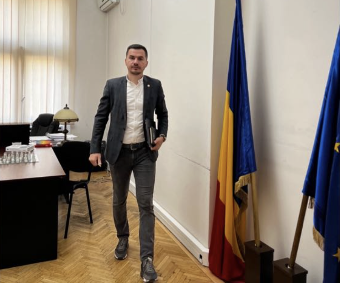 Angajatul AEP reclamat că a plecat în Dubai din concediu medical acuză. „Vrea să mă demonizeze pentru că am atacat MAE”