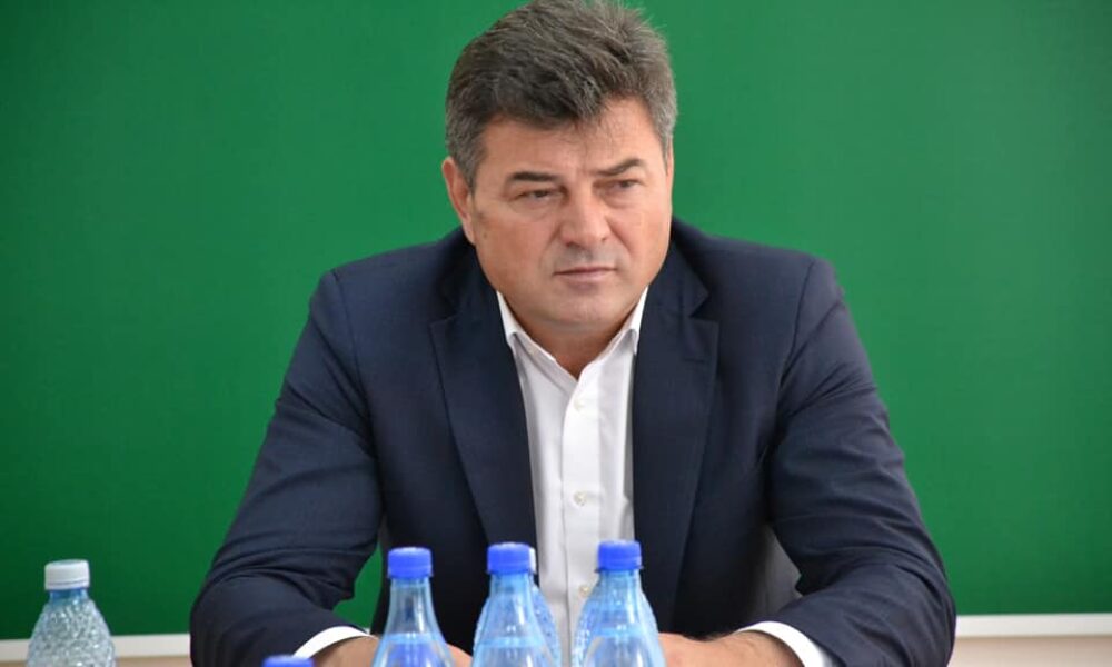 Șef acuzat că a pătruns cu telefonul în camera cu secrete a Transelectrica. Directorul demis ripostează: „Grup infracțional”