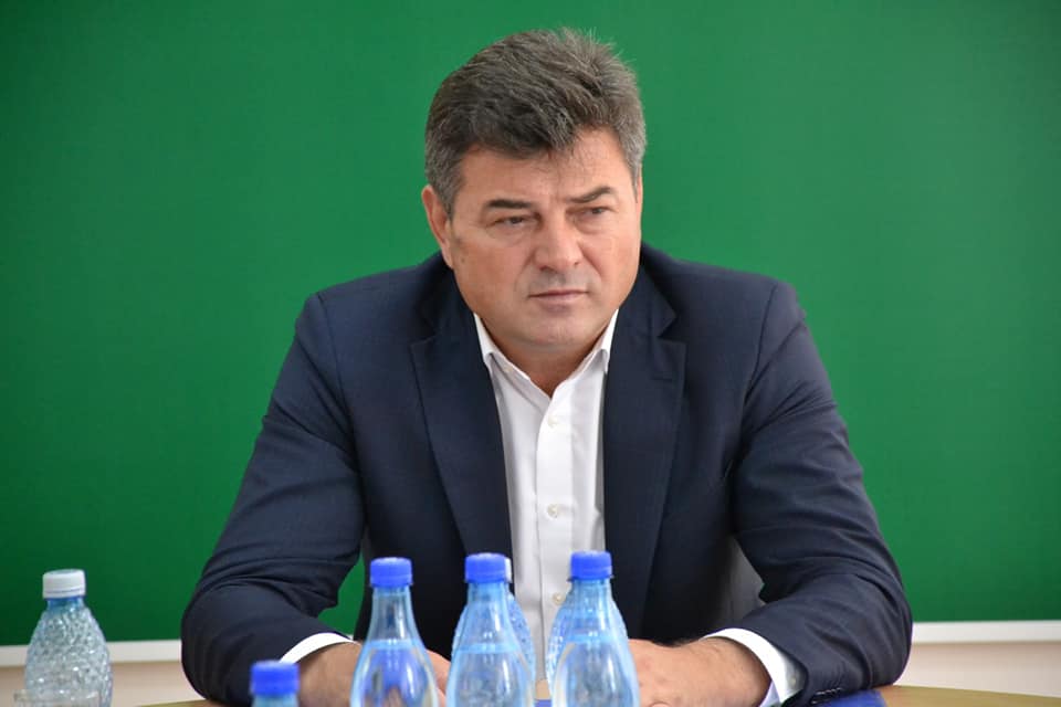 EXCLUSIV Șef acuzat că a pătruns cu telefonul în camera cu secrete dintr-o instituție-cheie. Directorul demis ripostează: „Grup infracțional”