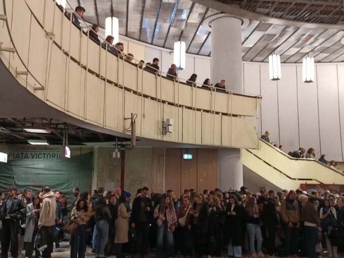 Haos pe cea mai circulată magistrală de metrou din Capitală