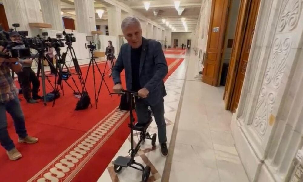 VIDEO „Fir-ați ai dracu’ de trotinetist progresist!”. Dialog halucinant între USR și PSD