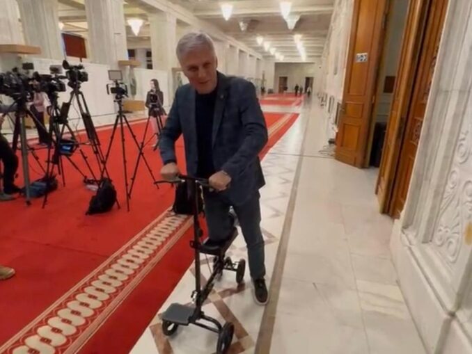 VIDEO „Fir-ați ai dracu’ de trotinetist progresist!”. Dialog halucinant între USR și PSD