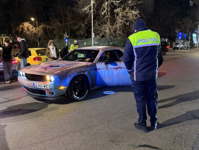 Razie de noapte în București. Zeci de vehicule cu probleme tehnice și modificări ilegale VIDEO