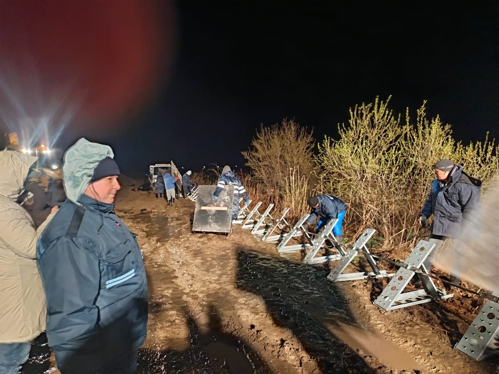 VIDEO Inundații în Vrancea. Putna a ieșit din matcă