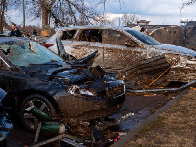 Tornade devastatoare în SUA: Morți și zeci de case distruse în Michigan și Oklahoma
