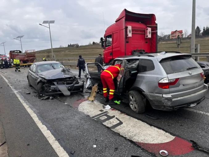 Trafic dat peste cap de accidente în Suceava și Giurgiu