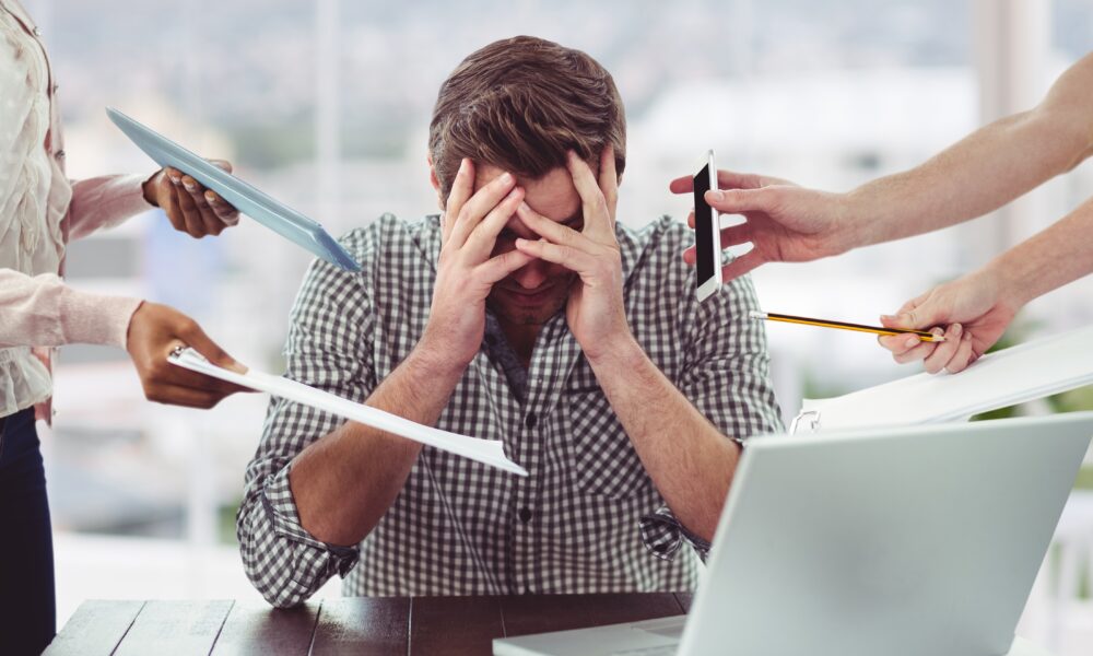 Burnout-ul, o realitate în România. Legea care-l previne, respinsă la Senat