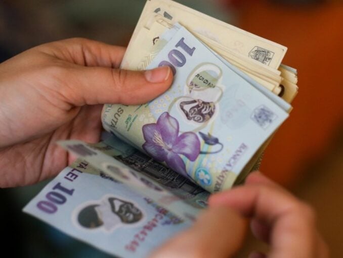 Românii nu mai acceptă salariile mici: 1 din 2 amenință cu demisia