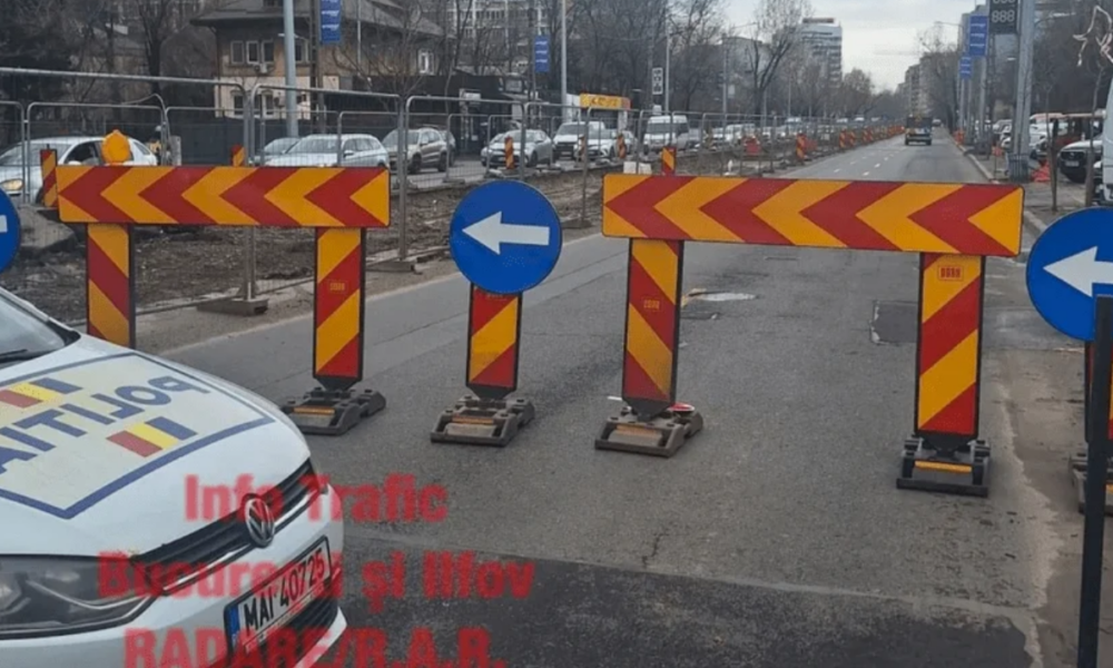 Trafic restricționat. Asfalt surpat în Capitală