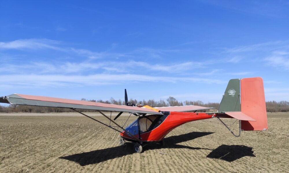 Un ucrainean a aterizat ilegal pe un câmp din Suceava cu un avion de mici dimensiuni