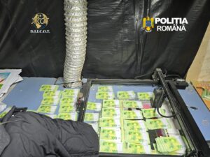 „Fabrică de bani falși” descoperită de polițiști
