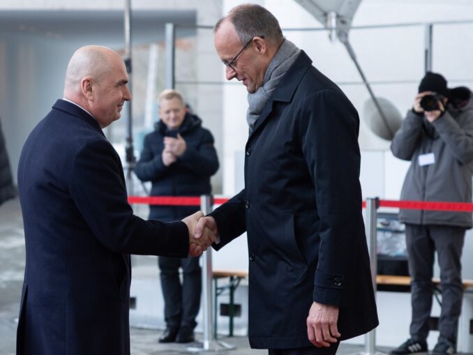 Cum se luptă europenii cu prețul carburanților și ce refuză Bolojan să facă
