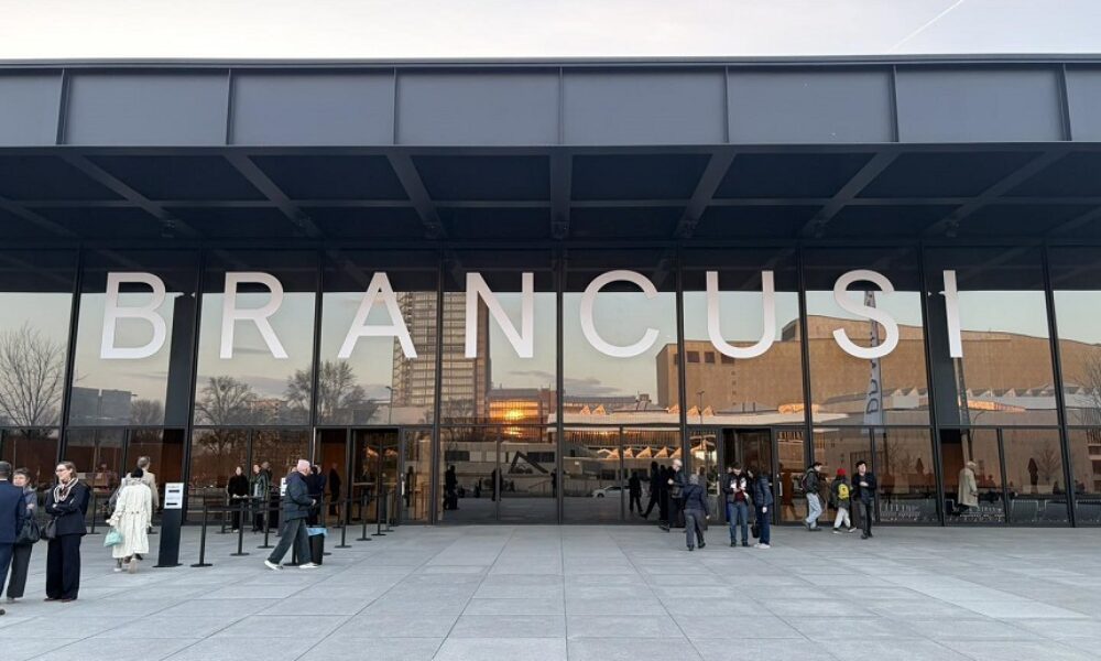 Berlinul găzduiește cea mai cuprinzătoare expoziție Brâncuși din toate timpurile
