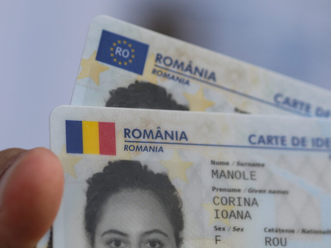 Schimbare majoră pentru românii cu buletin electronic. Poți semna documente direct de pe telefon