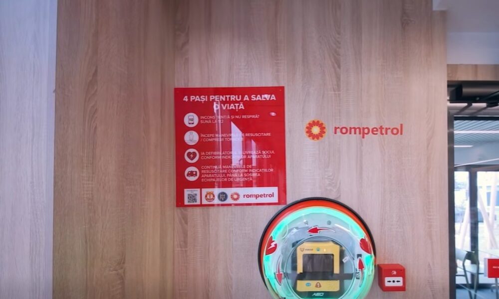 Bărbat aflat în stop cardio-respirator într-o benzinărie, salvat cu ajutorul defibrilatorului instalat VIDEO