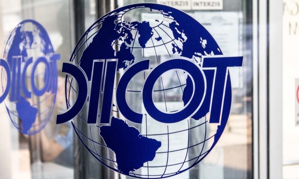 Trei membri ai clanului Duduianu, reținuți de DIICOT într-un dosar de trafic de persoane și proxenetism