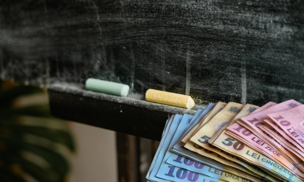 Românii cer educația financiară în școli SONDAJ