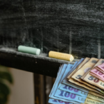Românii cer educația financiară în școli SONDAJ