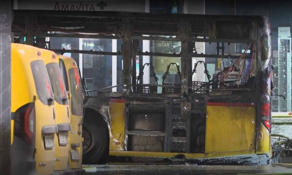 Șase morți într-un autobuz incendiat. Se vorbește despre un act deliberat
