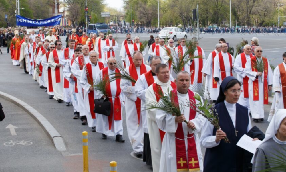 Duminica Floriilor pentru catolici. Mii de credincioși sunt așteptați la procesiunea din centrul Capitalei
