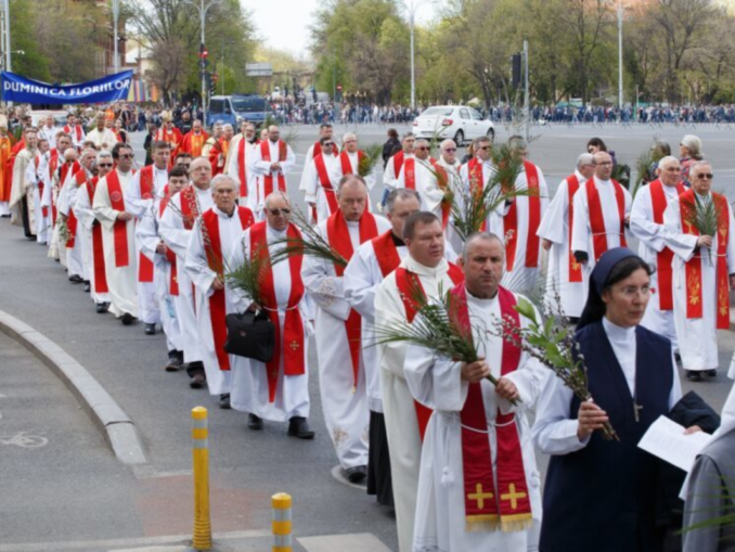 Duminica Floriilor pentru catolici. Mii de credincioși sunt așteptați la procesiunea din centrul Capitalei