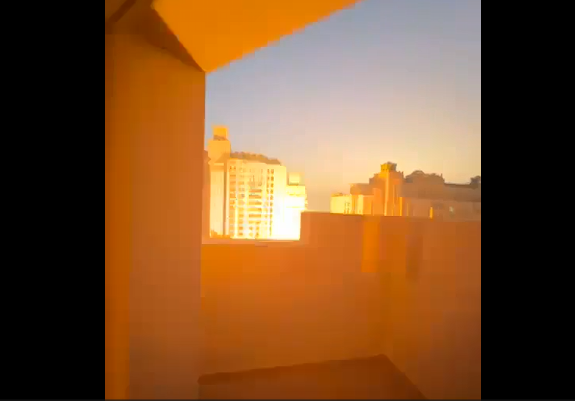 Zeci de copii români blocați în Dubai cu doar două profesoare