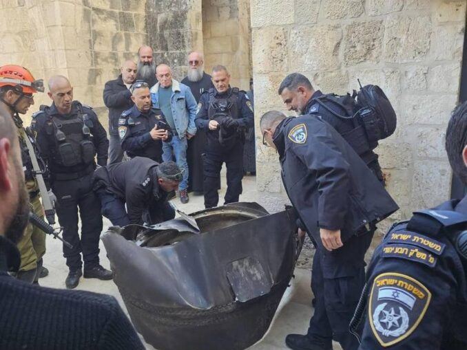 Războiul ajunge la locurile sfinte: Resturi de rachete în Ierusalim