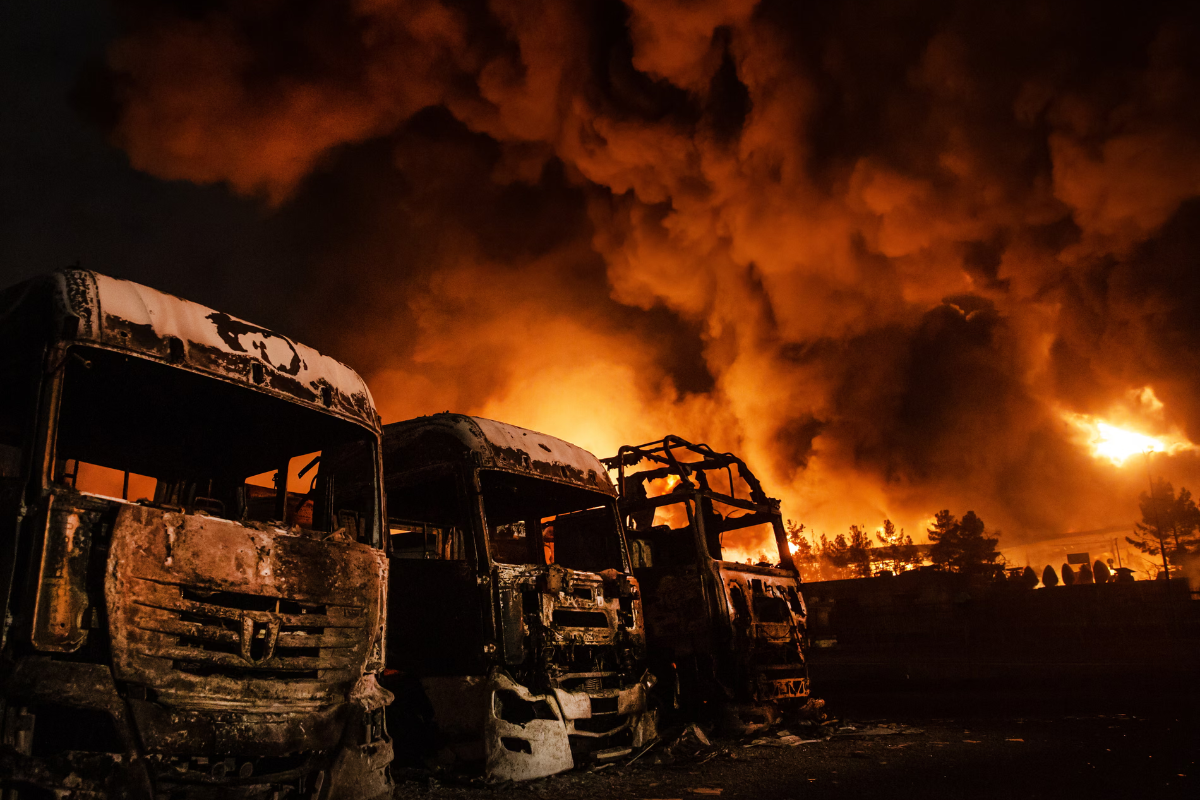 Nori de otravă peste Teheran. Sateliții au surprins dezastrul incendiilor