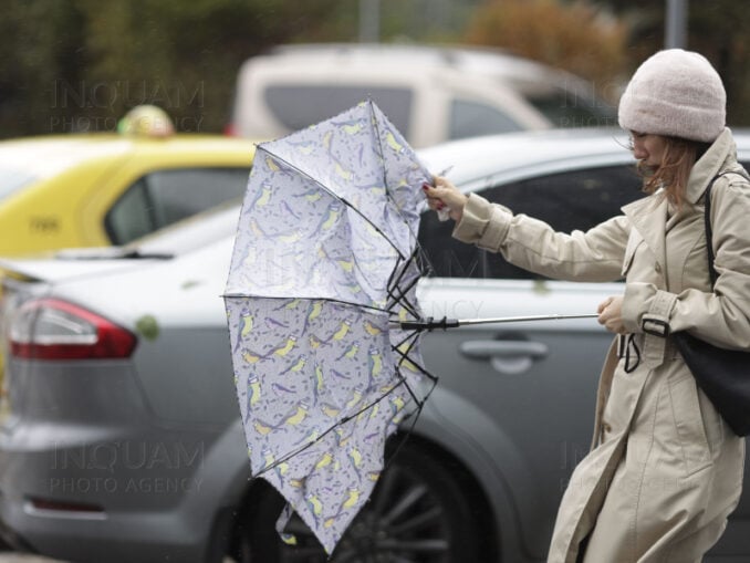 Cod galben de vânt în mai multe regiuni. Cum va fi vremea în Bucureşti