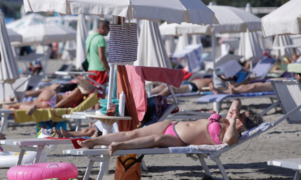 INS anunță o creștere ușoară a numărului de turiști cazați în România în luna mai