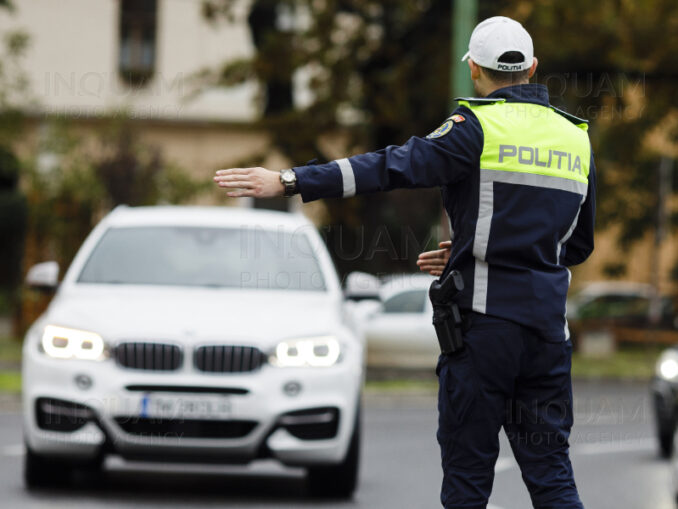 Patru polițiști rutieri din București, arestați la domiciliu într-un dosar de mită