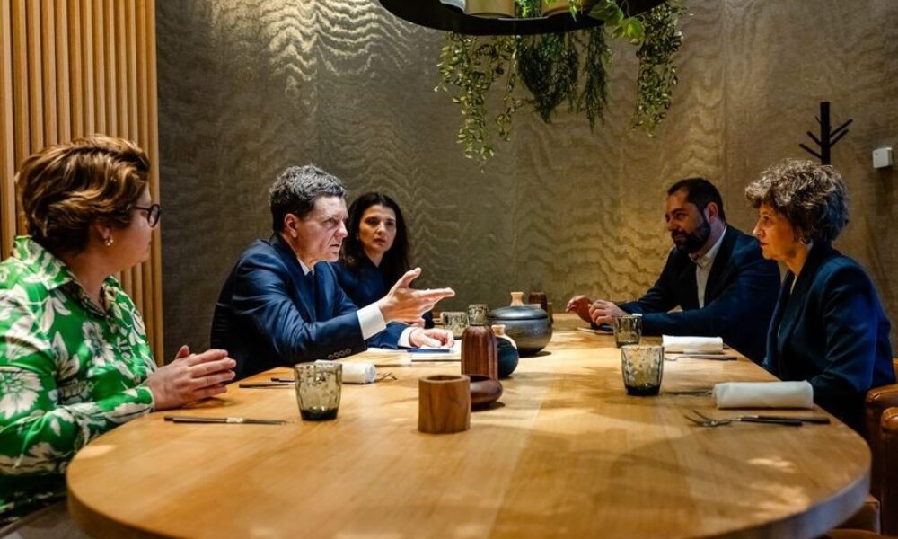 Nicuşor Dan, discuţii cu Oana Gheorghiu despre digitalizarea României şi reforma companiilor de stat