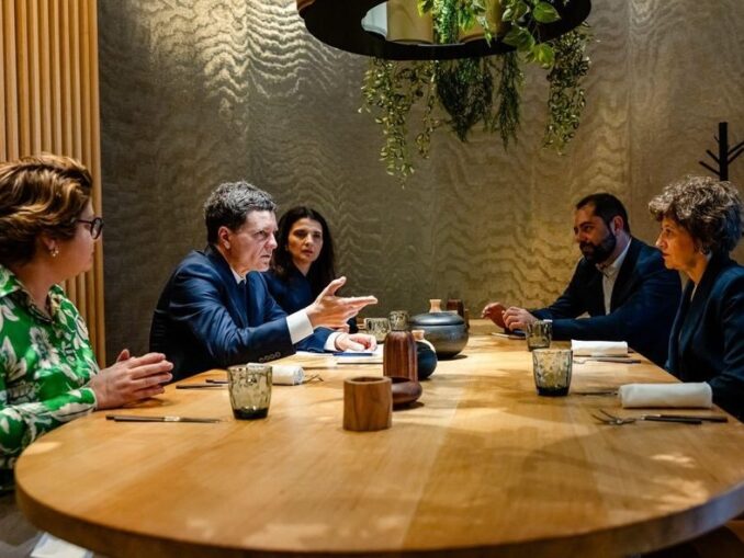 Nicuşor Dan, discuţii cu Oana Gheorghiu despre digitalizarea României şi reforma companiilor de stat