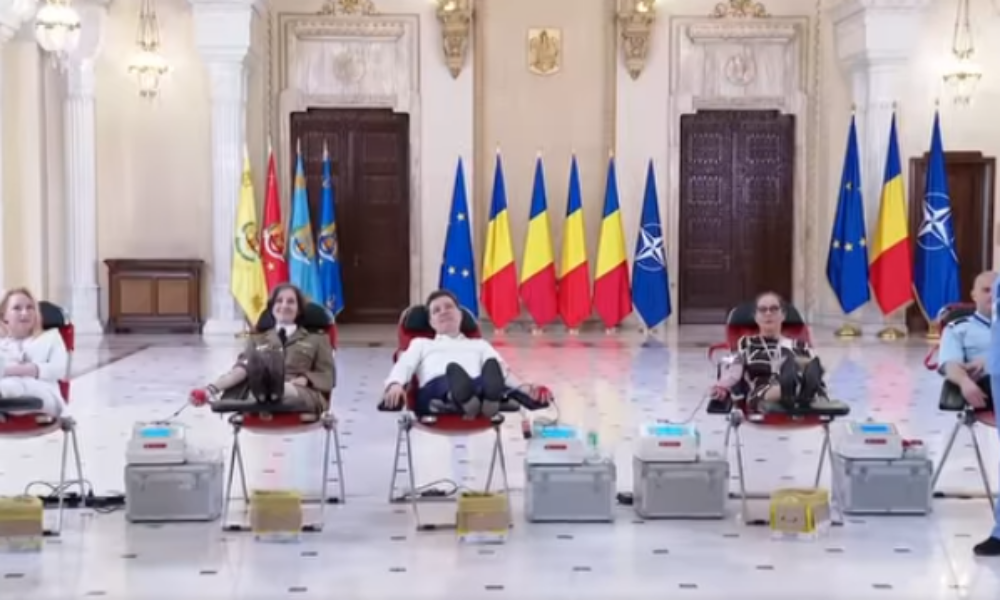 Nicușor, pe targă!