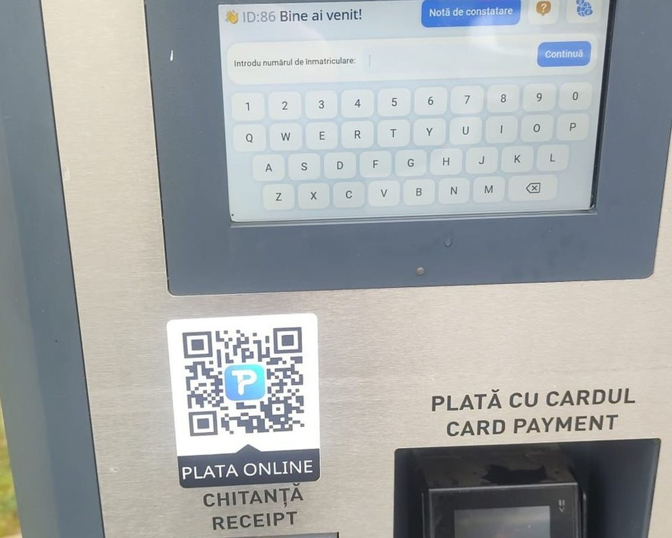 O nouă metodă de fraudă: Coduri QR lipite pe parcometrele din București