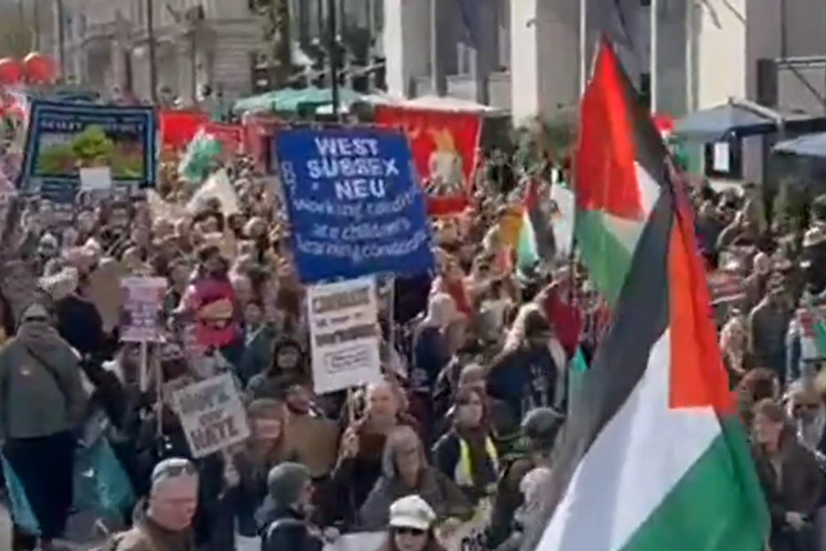 Zeci de mii de oameni au protestat la Londra împotriva extremei drepte