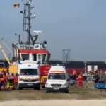 Familiile marinarilor dispăruţi în remorcherul scufundat, în stradă