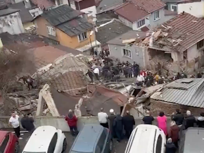 Explozie devastatoare în Istanbul. Două clădiri s-au prăbușit în districtul Fatih. Victime scoase de sub dărâmături VIDEO