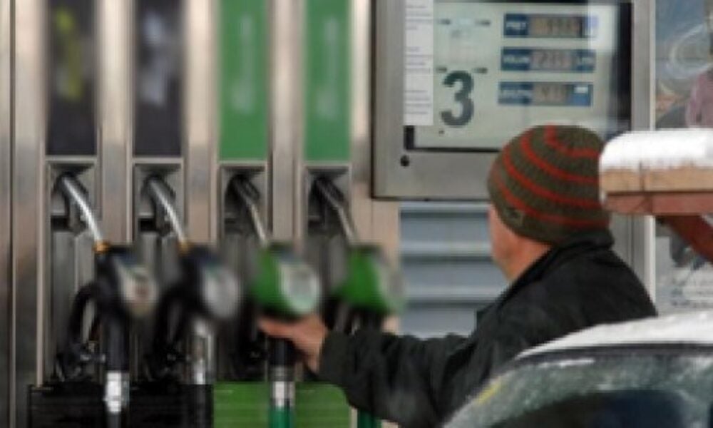 Nu se mai oprește. Prețul petrolului urcă și joi. Toți ochii, ațintiți pe carburant