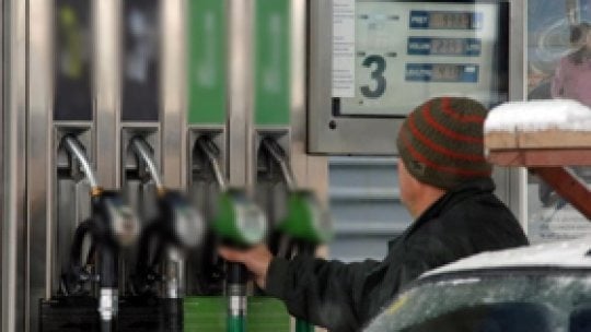 Nu se mai oprește. Prețul petrolului urcă și joi. Toți ochii, ațintiți pe carburant