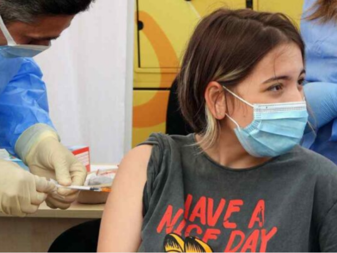 Un nou vaccin împotriva gripei și COVID-19 ajunge în Europa