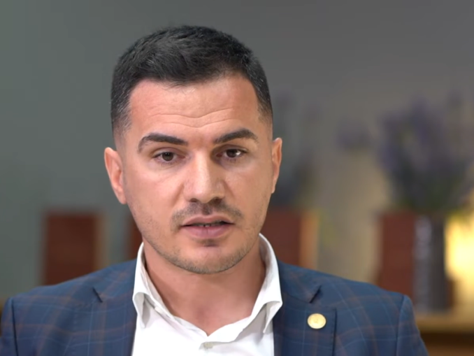 Angajatul AEP acuzat că era în Dubai în timpul concediului medical a demisionat. Ancheta continuă