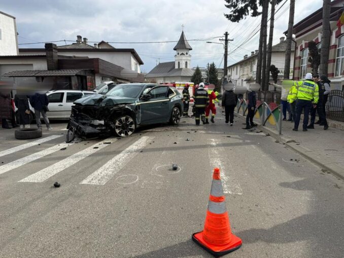 Cinci răniți într-un accident grav la Fălticeni. Un pieton a ajuns în comă la spital