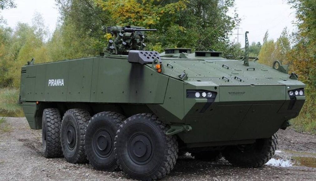 Ce contracte semnează România prin SAFE: transportatoare Piranha, drone kamikaze, elicoptere Airbus