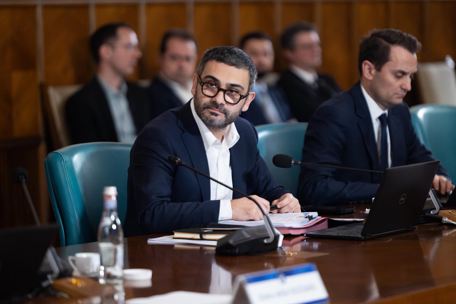 Avem băieți deștepți și în pază. Cum au închis Bolojan și Manole un robinet cu bani publici