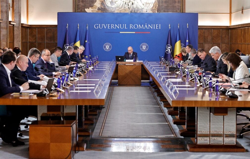 Cumulul pensiei speciale cu salariul, interzis la stat. Ce categorii sunt exceptate DOCUMENT