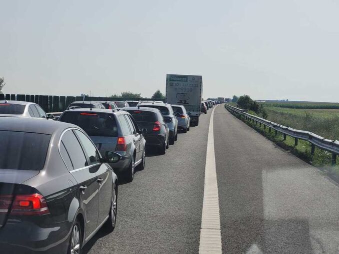 Trafic intens și blocaje pe A1, A2, A3, A7 și drumurile naționale