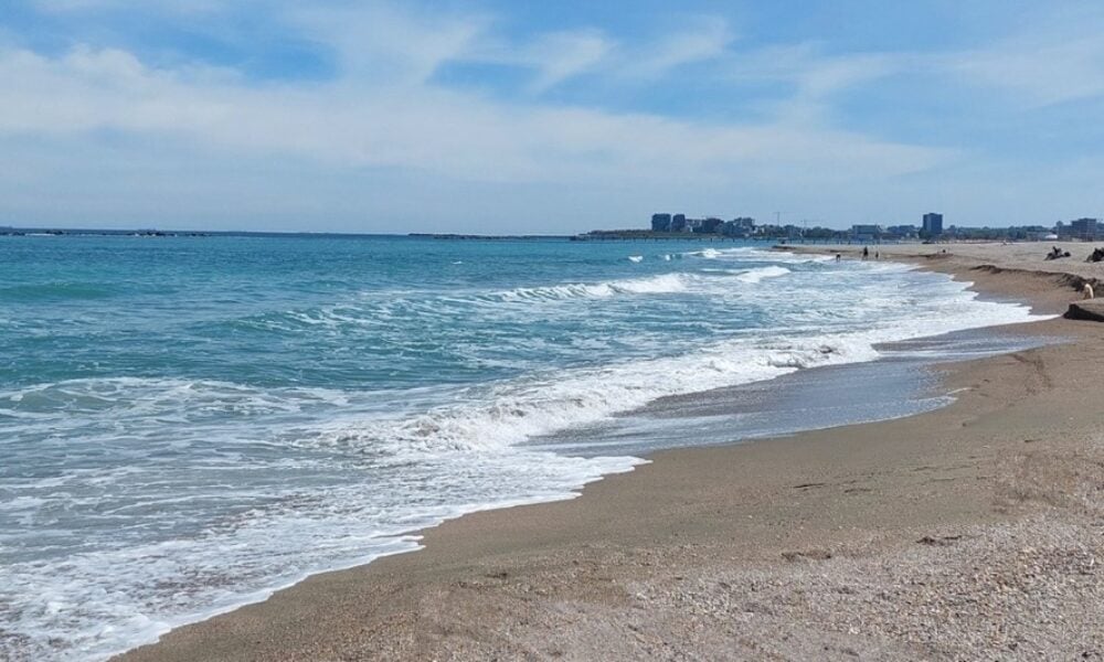 Obiecte metalice eșuate la Mamaia: Poliția anchetează proveniența