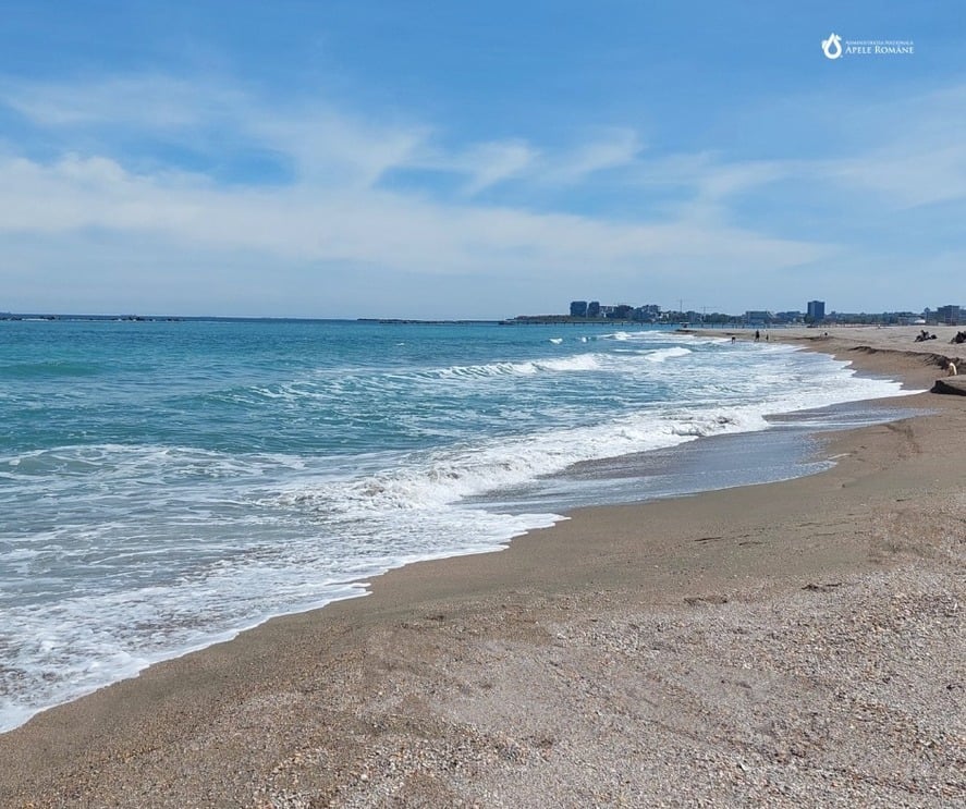 Obiecte metalice eșuate la Mamaia: Poliția anchetează proveniența