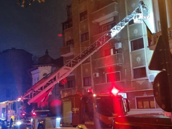 Un incendiu puternic a izbucnit marți seară în Capitală